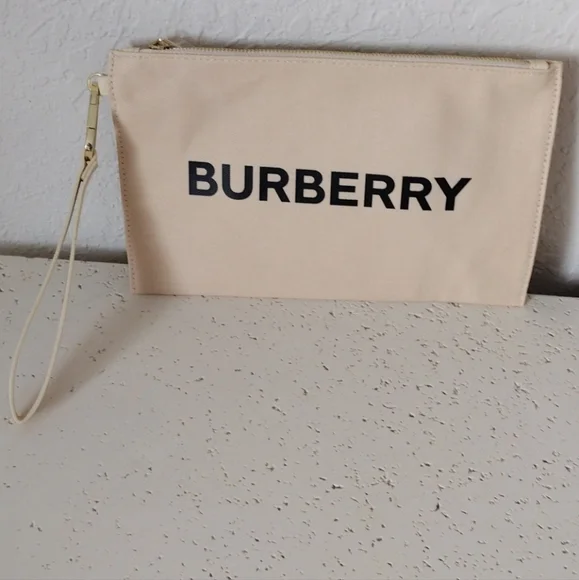Burberry wristlet - Picture 16 of 16